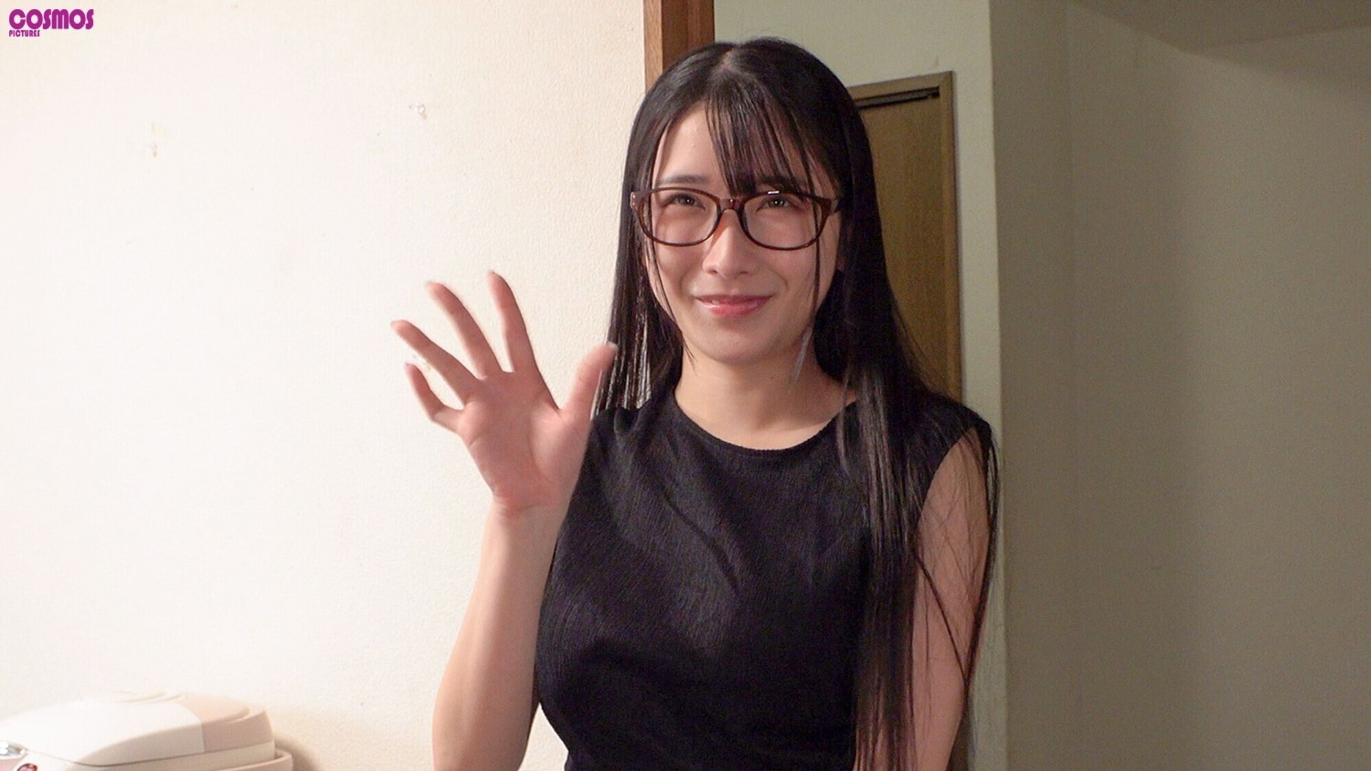 素人妻が一般大学生の自宅にコンドーム1つ渡され一泊一度のゴム●では満足できず宿泊中2度もガチ中出しを許してしまう 激しい騎乗位で色白柔尻を揺らす発情妻 ひかりさん 32歳 20枚目