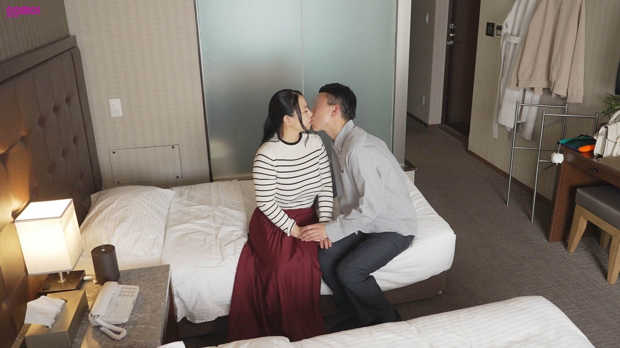 結婚して20年、平凡な生活を送る主婦。最近、年齢を重ねるごとに心が冷めていくのを感じる･･･もう一度だけ10代の頃のようにキスしただけでドキドキする燃えるようなSEXがしたい。一日限定彼氏と最初で最後の不貞中出しSEX まこさん（42歳） 台東区在住 ●供:息子（18歳） 画像2
