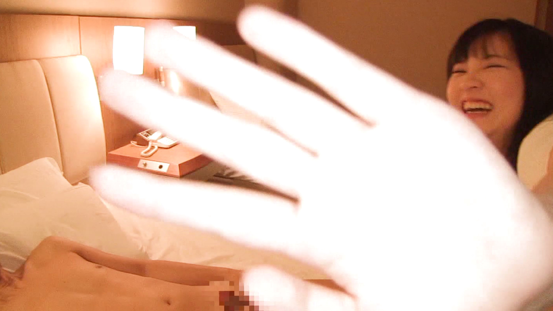 Kカップ爆乳コスプレイヤー 初めての乱交撮影会 八束みこと 画像11