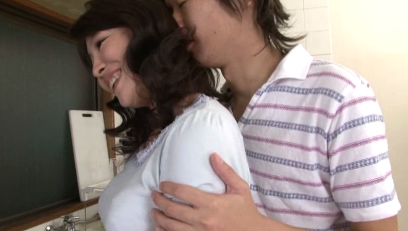 近親相姦中出し親子 二人だけの秘密・・・夫にバレたらおしまいです。 末永汐莉 42歳 画像18