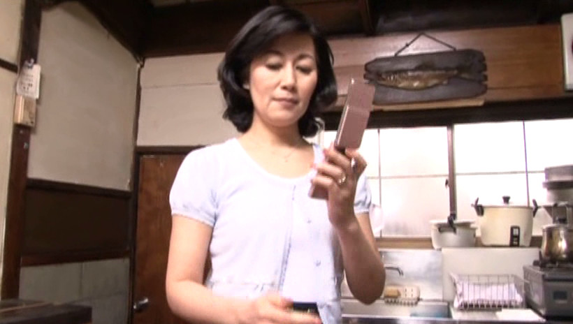 近親相姦中出し親子 息子と秘密の肉欲に身悶える母 汝鳥すみか 51歳 画像8
