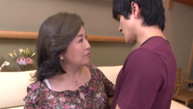 中出し近親相姦 母子熱愛 峰岸洋子 画像14
