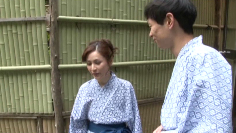 中出し近親相姦 湯舟の母 松嶋友里恵 画像1
