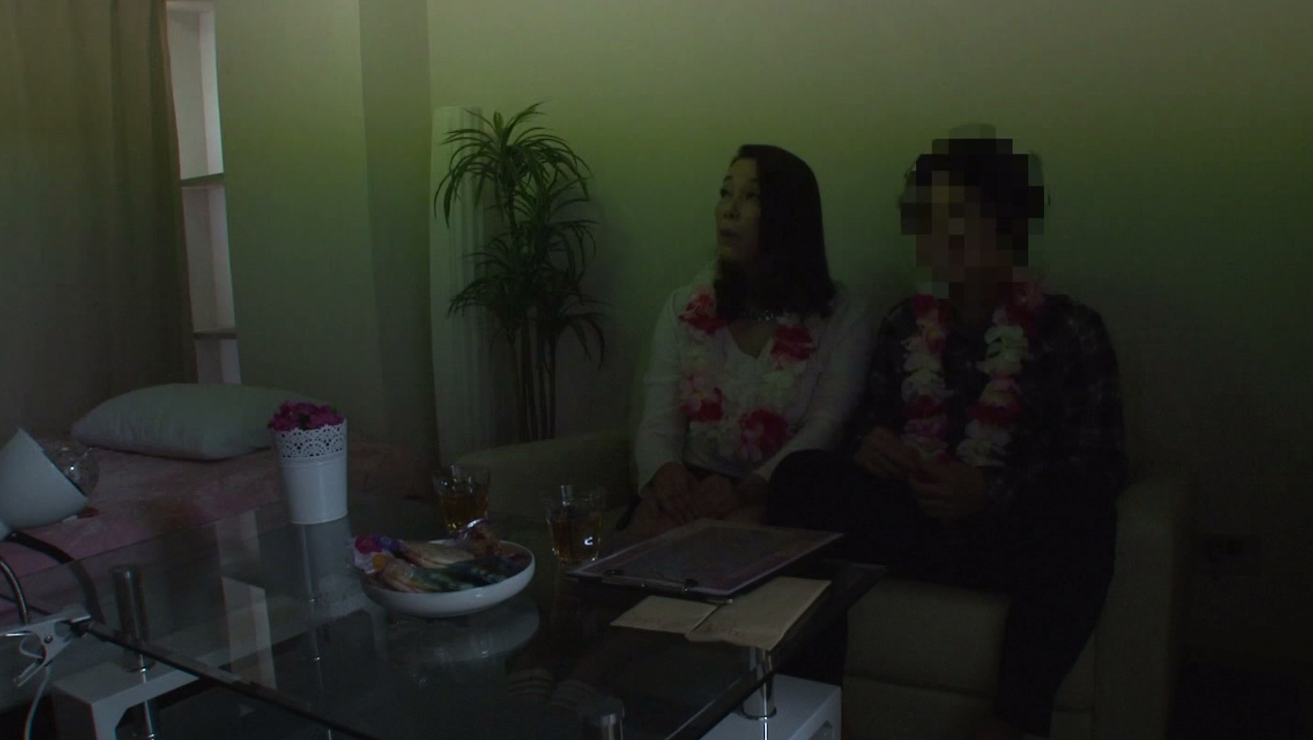 母親はお金のためにどこまで近親相姦できるのか～『息子をイカせて賞金ゲット！青天井ラブラブ母子相姦ゲ～ム！！息子のチ○ポをシゴいて発射させたら賞金5万円！！さらにノルマをクリアすれば賞金倍増！！』 05 画像3
