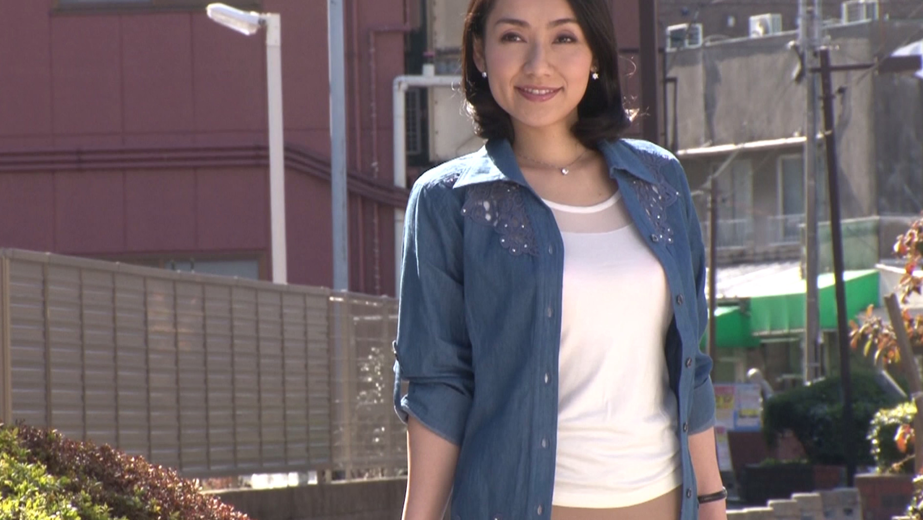 初撮り人妻ドキュメント 経堂里穂 三十五歳 画像1