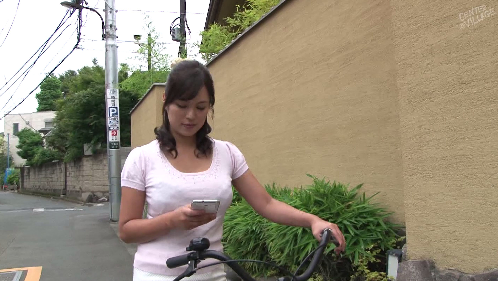 ママチャリ妻 歩きスマホの悲劇! 肉体示談交渉 津川ひかる 三十五歳 画像1