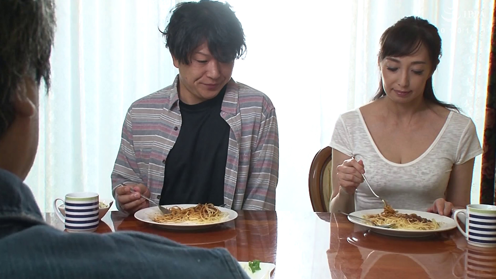 「もうこれで最後よ・・・」「えっ?母さん僕のチ●ポ嫌いなの?本当に忘れられるの?」自分で背徳関係解消宣言しながらも内心は息子チ●ポが愛おしくて仕方がない母とボクの何回イッても終わらないエンドレス種付け相姦!! 音羽文子 五十八歳 画像18