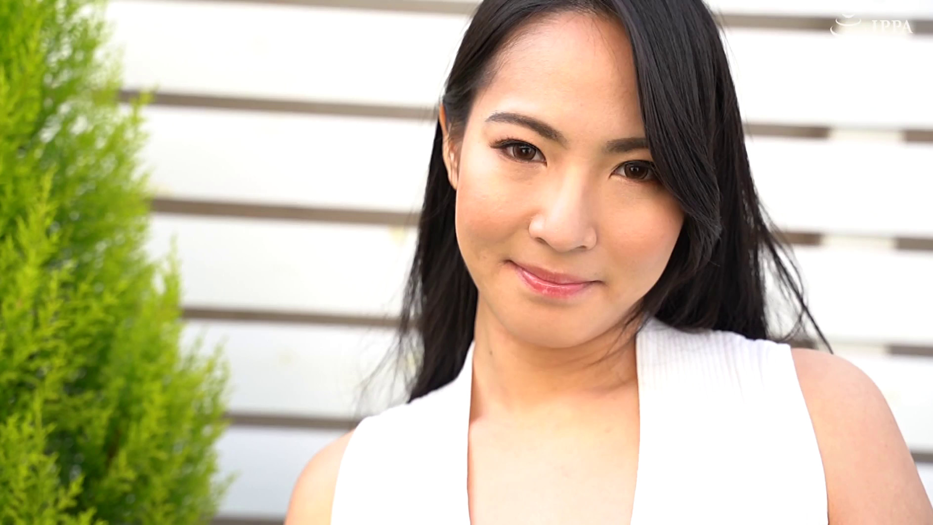 現役最年長レースクイーン おの真由美 39歳 AVデビュー 画像1