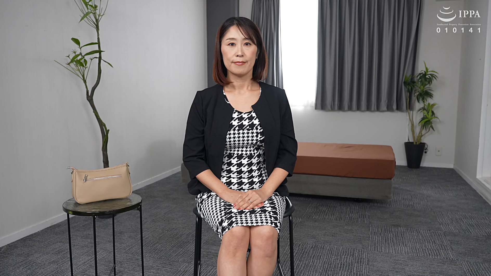 初撮り五十路妻ドキュメント 橘寿恵 五十二歳の見所画像1