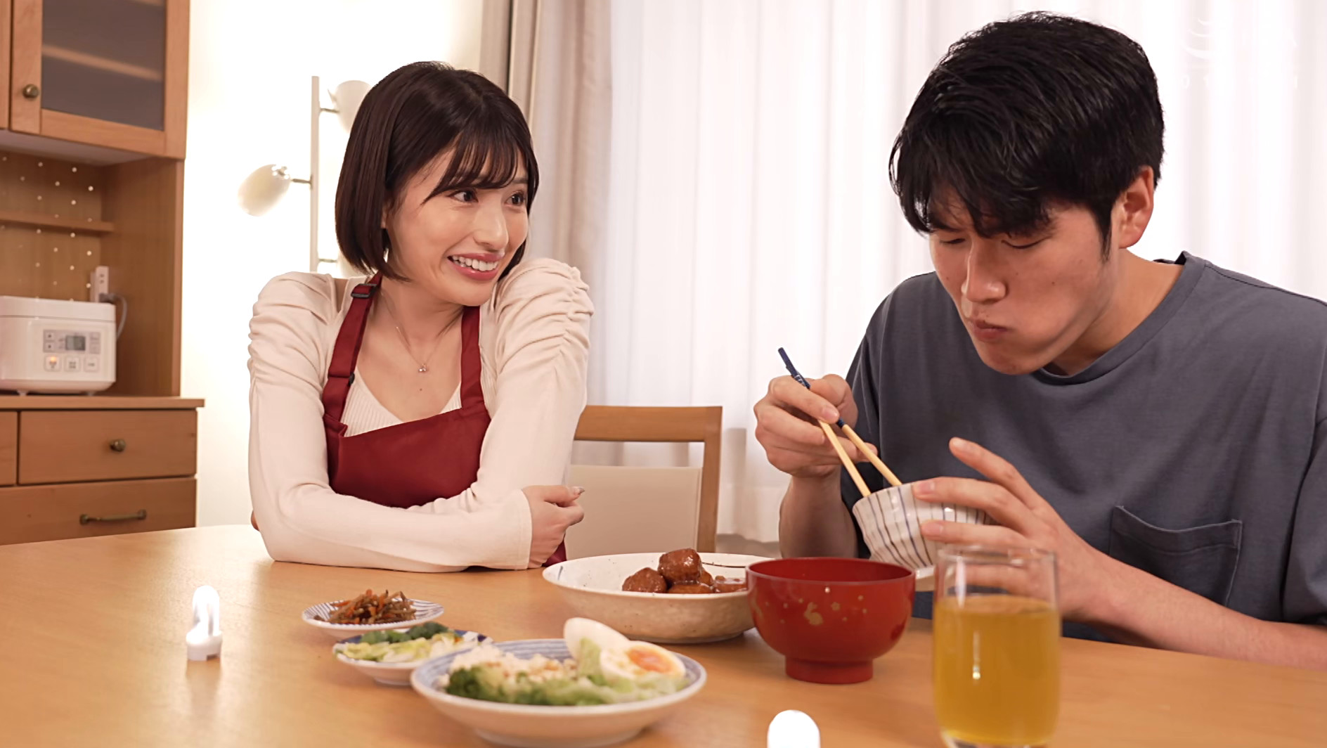 爆乳人妻は優しくて愛おしくて・・・セフレ以上恋人未満、叶わぬ恋に落ち、終わりを予感しながら何度も中出しSEXをした。 若宮はずき 画像1