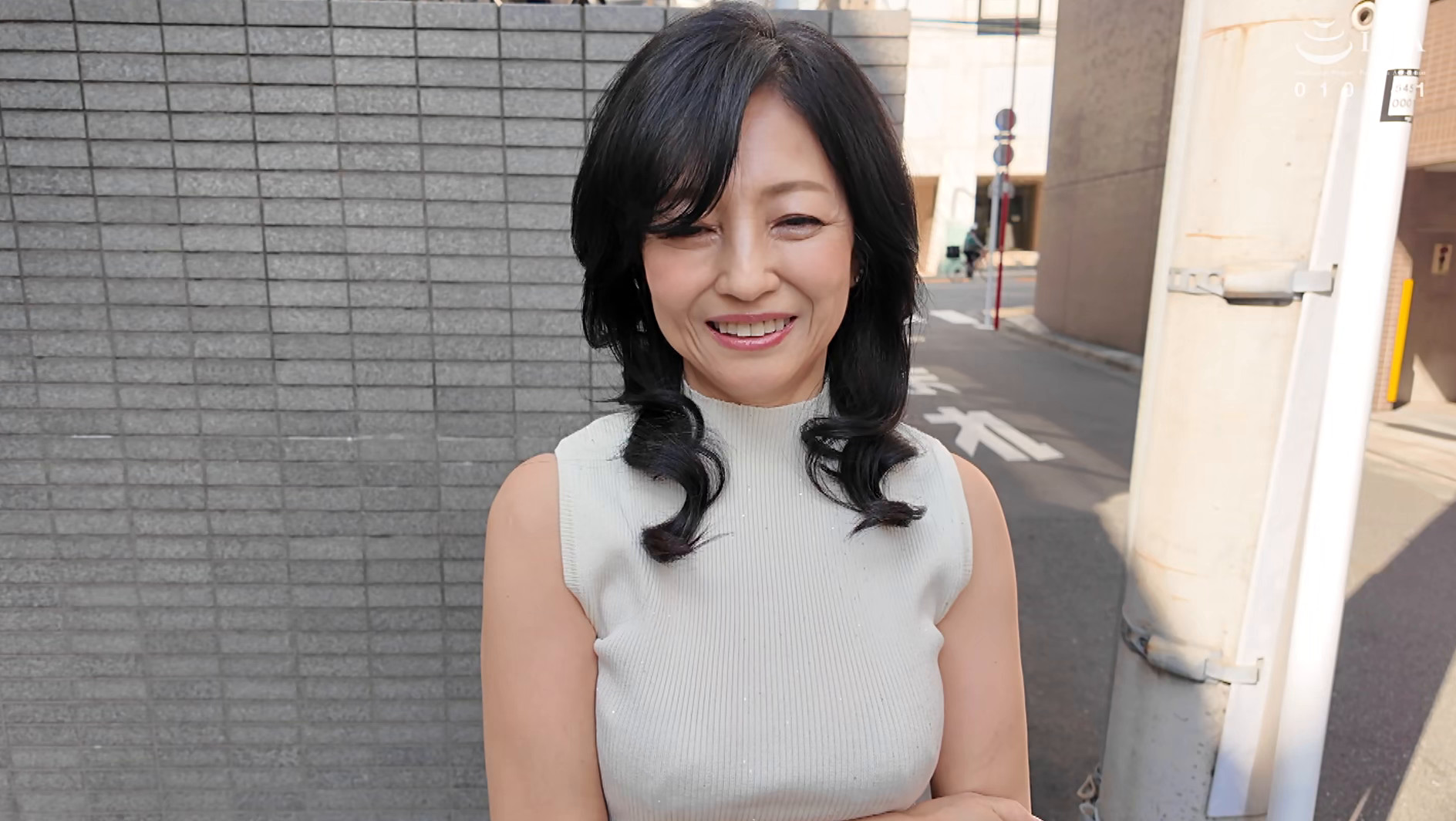 初撮り六十路妻ドキュメント 第二章 里海ゆうひ 六十歳 画像1