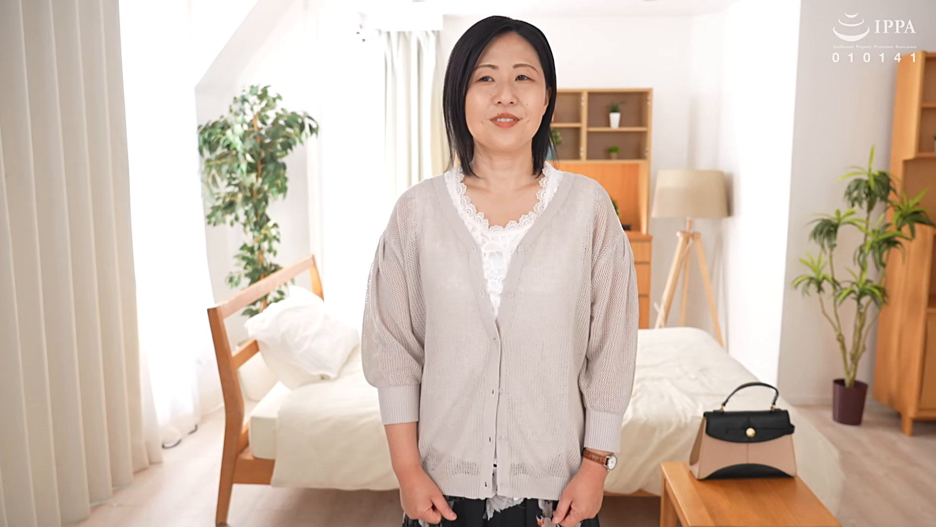 初撮り人妻ドキュメント 本条なつみ 四十八歳 画像1