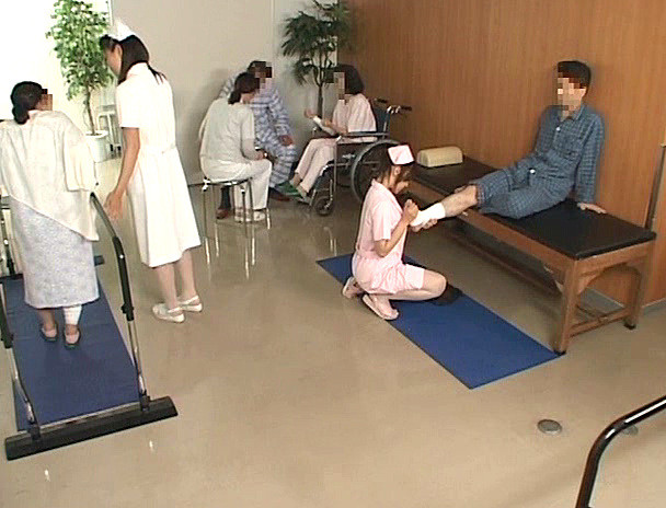 「欲求不満の看護師が仕事中にしかけるパンチラで勃起したらヤられた」VOL.1 画像7