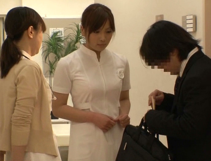 「勃起を見せつけても動じない真面目な看護師の尻を触ってみたら抵抗できなくなるほど発情してヤられた」VOL.1 画像21