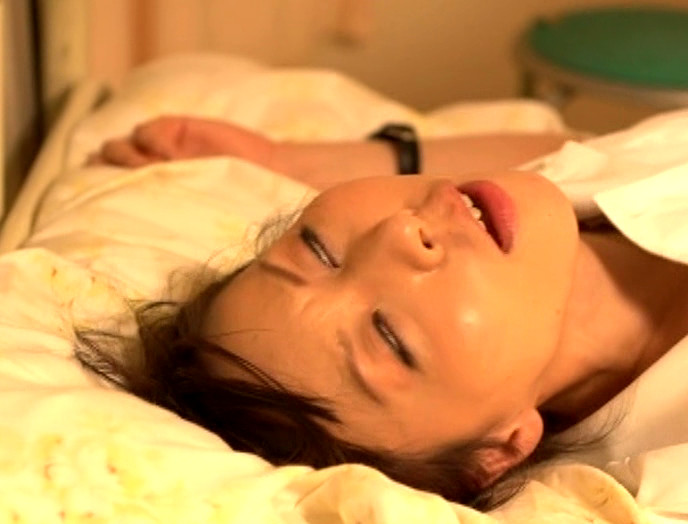 「退院まであと7時間! 憧れのスレンダー看護師が思わず勃起チ○ポにキスしたくなる 最後の夜の過ごし方」VOL.1 画像16