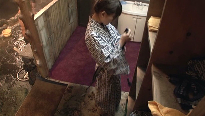 「間違えたフリして男湯に入る美人妻の裸をみて勃起したらヤられた」VOL.1 画像2