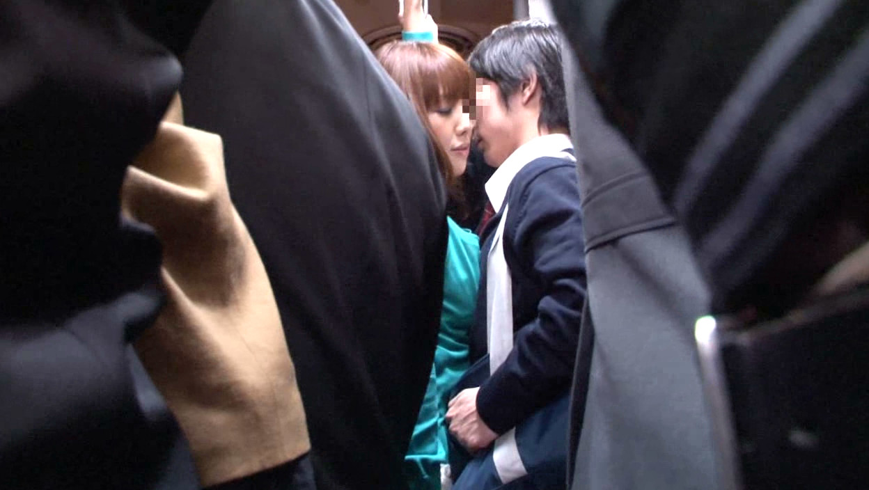 「欲求不満の美淫女が満員の男子高バスで大きな胸がつぶれるほど密着したら火がつくまで何分?!」VOL.3 画像3