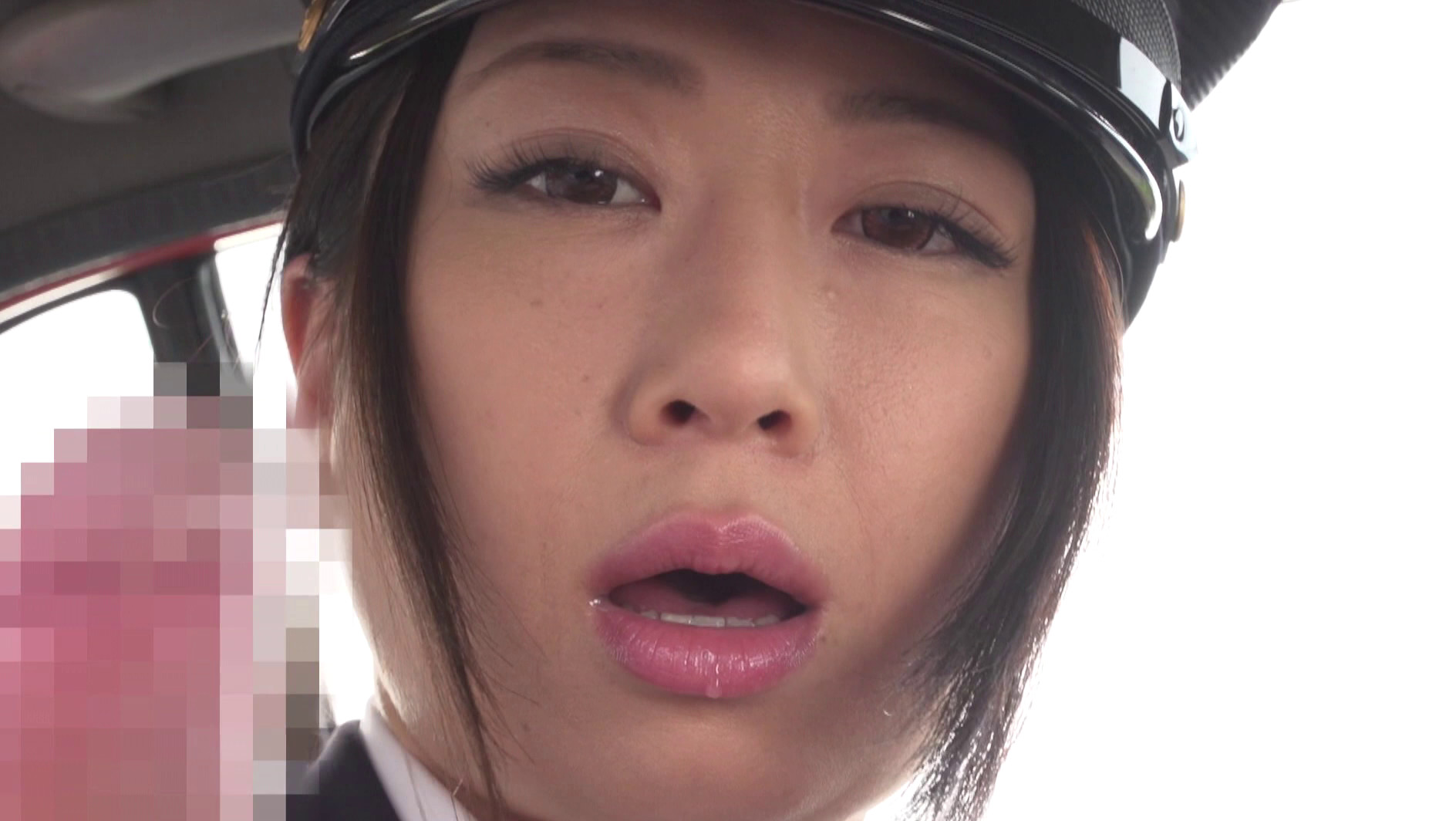 「貴女ほどの美しい方が何故ココに!女を忘れた働く美人おばさんに若くて硬い少年チ○ポを3分間魅せつけてヤる」 VOL.1 画像5