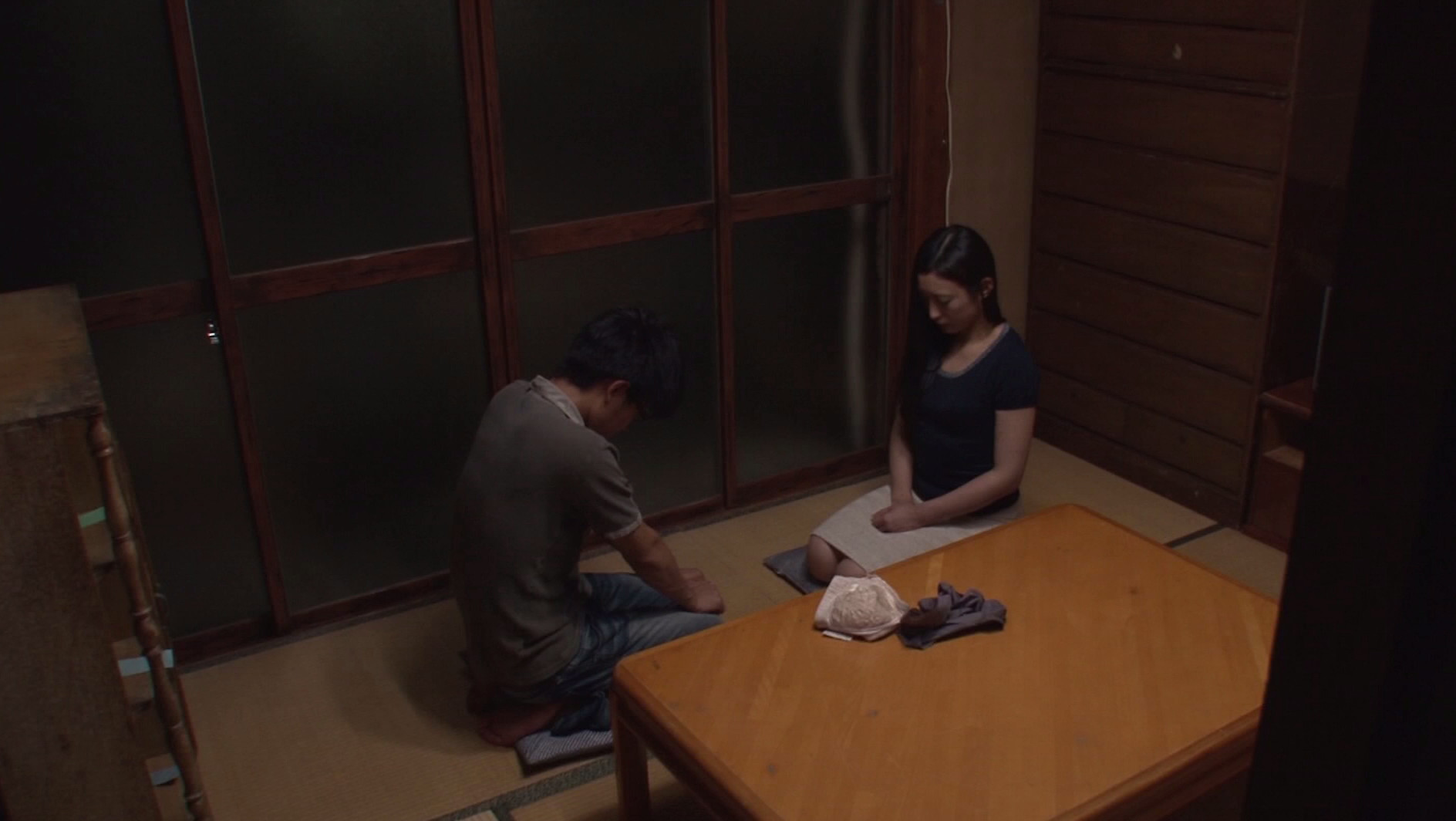 「『おばさんの下着を盗んでどうするの?』女を忘れた美人おばさんは自分で発情してくれる少年チ○ポなら下着を盗まれても嫌じゃない」 VOL.2 画像20