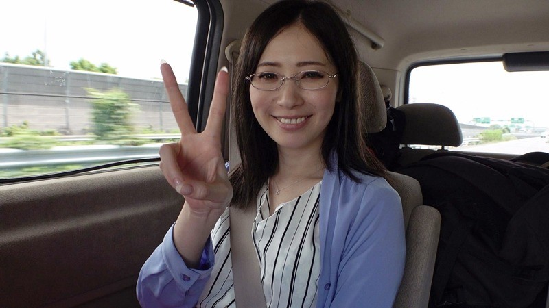 父親がいない間に何度もセックスしたがる性欲が強すぎる義母は絶倫息子の生挿入も拒まない ひかり