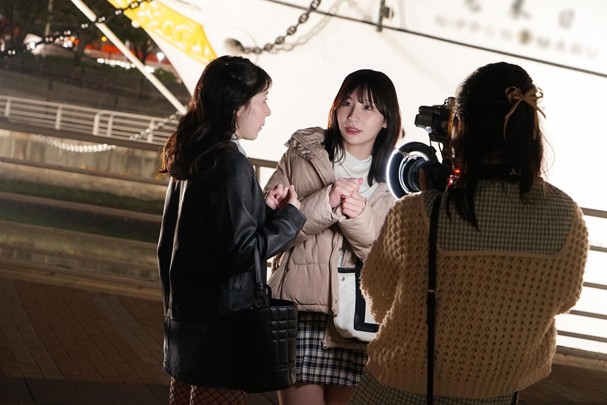 女子大生の間でオンナ好きが急増!?を検証いきなりベロキス!レズビッチ数珠つなぎセックス「あなたよりエロいレズ友紹介してください」 VOL.2 画像14