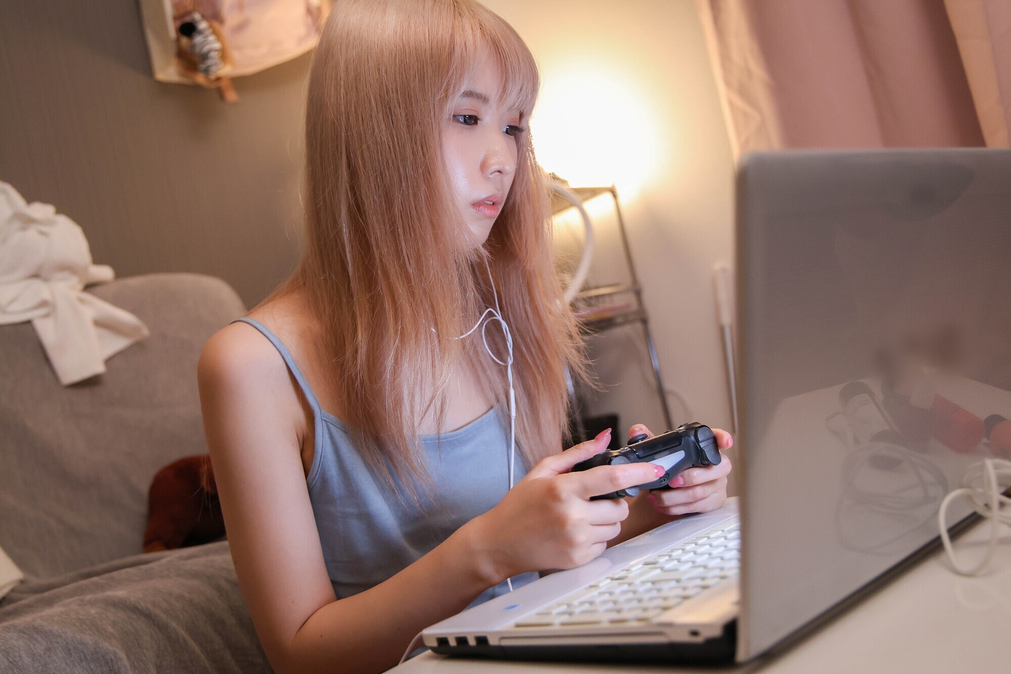 オンラインゲームで出会った子が地味女子だと思って会ったらまさかのビッチギャル!!誘われた個室居酒屋でハメながら焦らされ続け我慢できずに暴発したら何度も中出しさせられた VOL.4 画像4