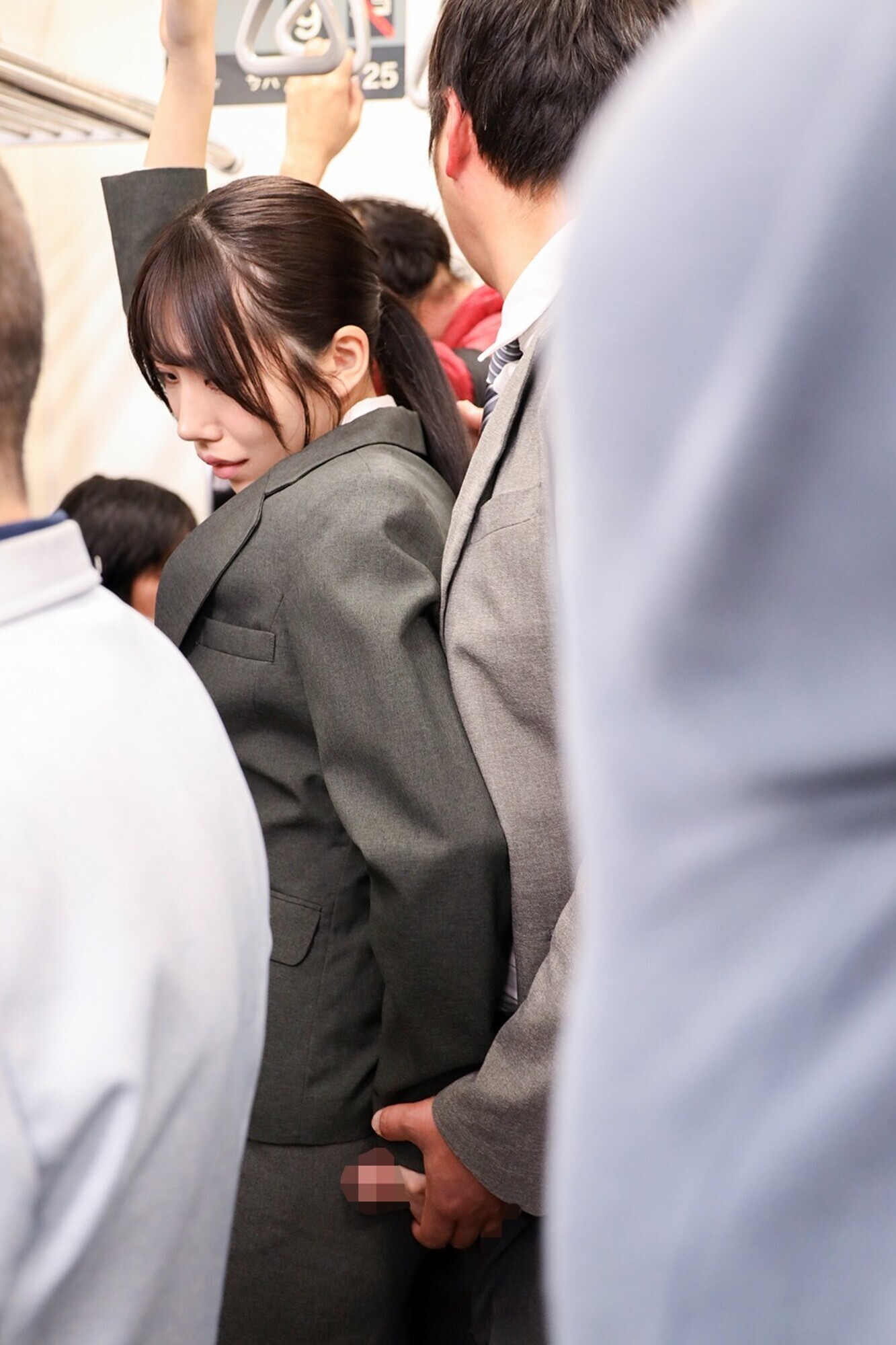 「好きになっちゃったから・・・彼女でいいでしょ」気弱な子だと思ってチ〇ポを握らせたらまさかのヤンデレ女子!?翌日に偶然再会したら精子が出なくなるまで射精させられた 4枚目