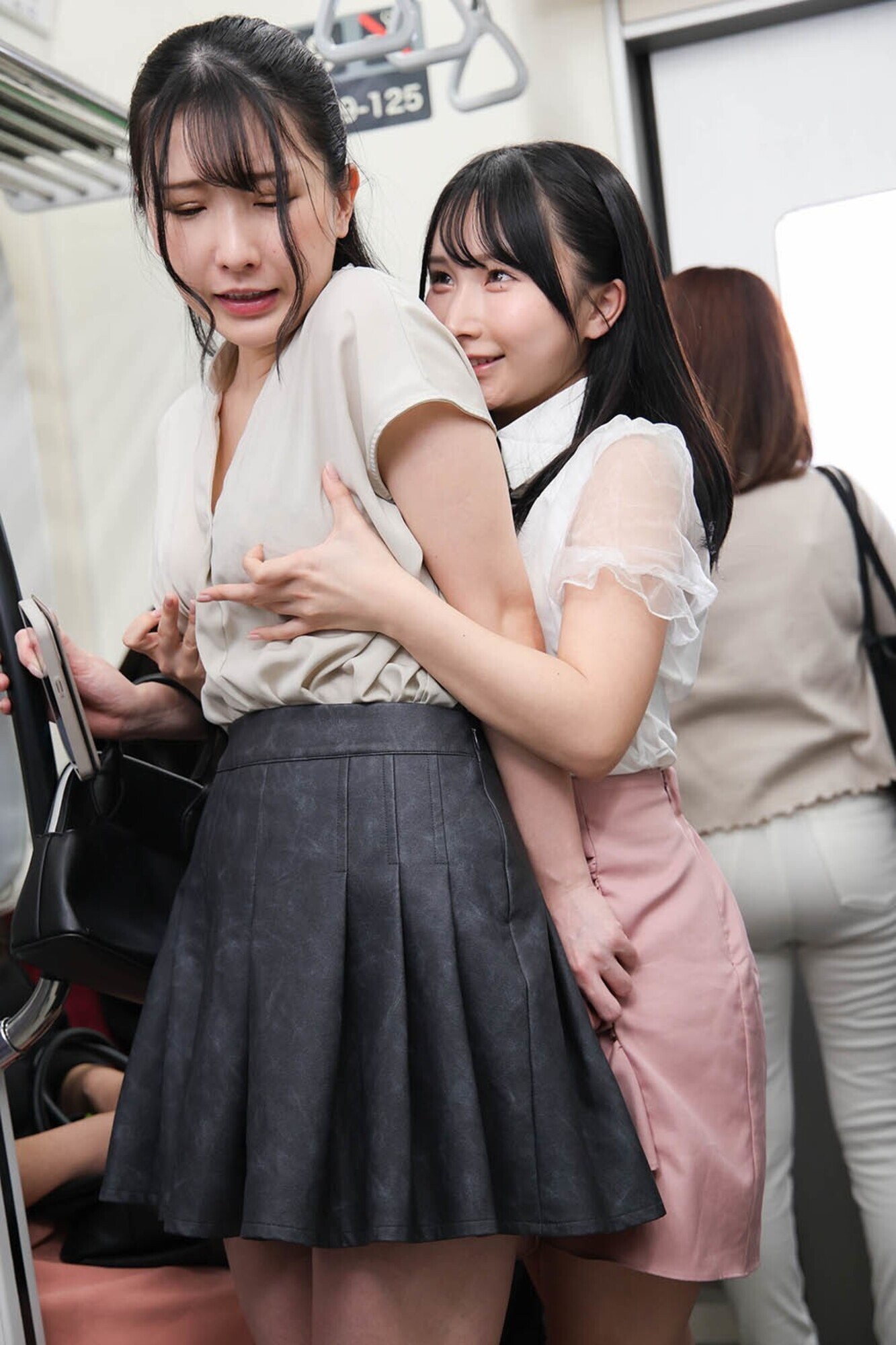 裏オプを断られた美人エステお姉さんを仕事終わりに待ち伏せ!レズ堕ちするまで付きまとう潮吹きビアン女子大生 VOL.2 画像11