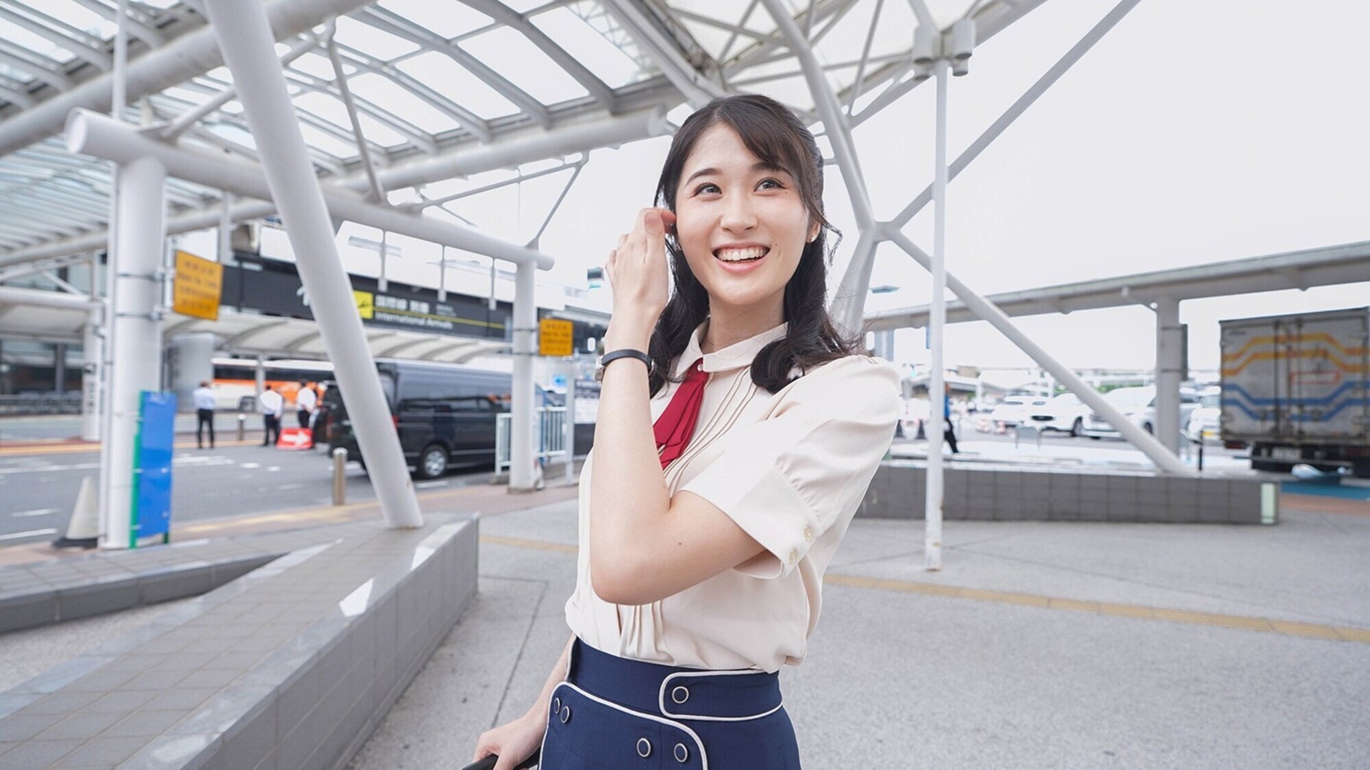 内緒でエグい接客してくれた美人CAをホテルに誘って生ハメしたら何度も求めるヤリマンだった VOL.6 画像8
