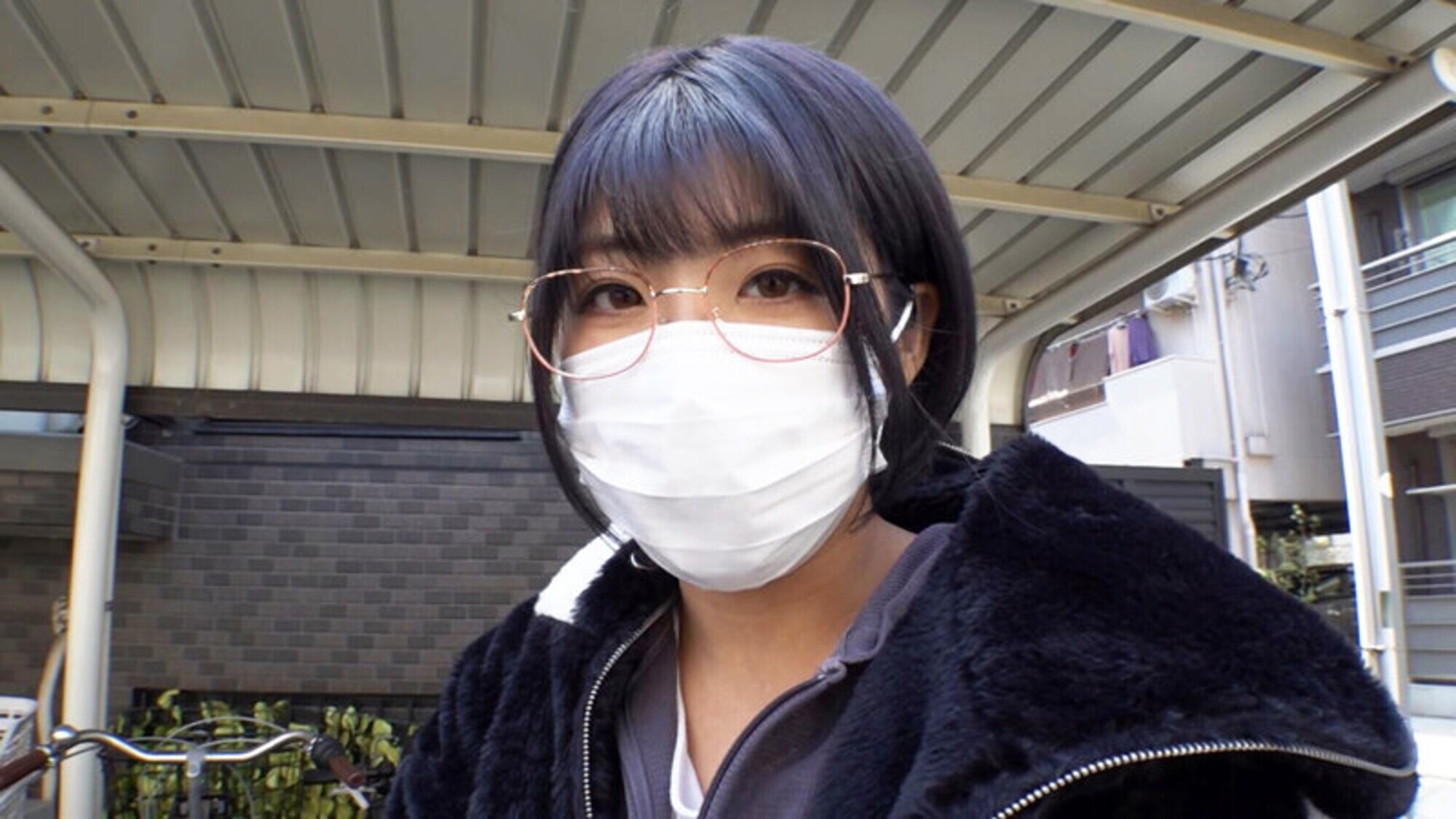 社長令嬢からの転落!経験人数1人借金300万大学中退無職家無し地味ダサGカップ巨乳めがね娘。食料、寝床と引き換えに中出しされる天然メスマグロ 画像1