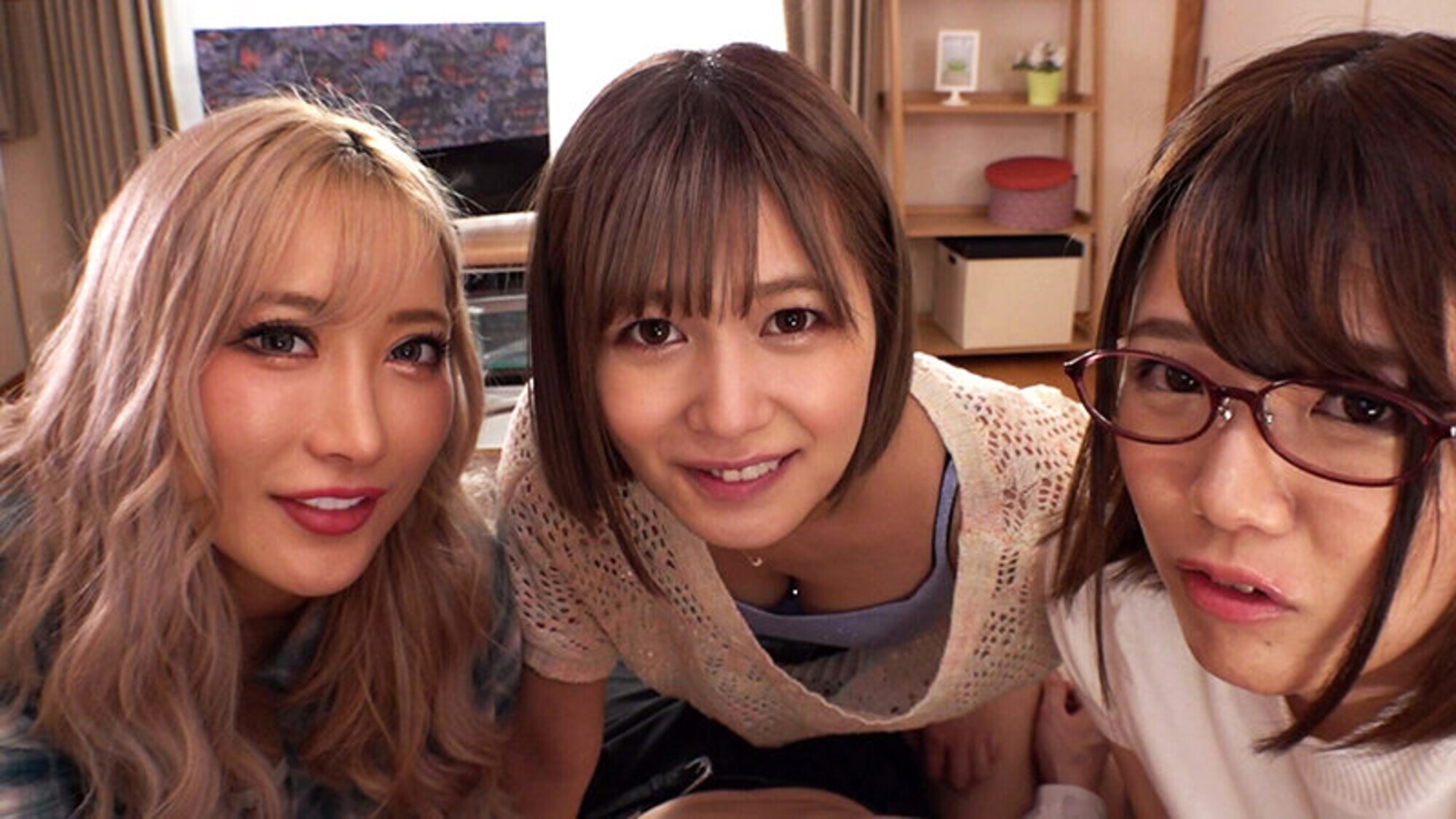 脳内パニックになるほど全身骨の髄まで舐められ絞り取るヤリマン痴女3姉妹 画像2