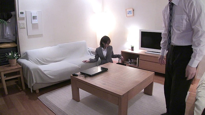 眼鏡で真面目なはずの部下が実は淫乱系肉食ビッチだった件。 吉良りん 画像1