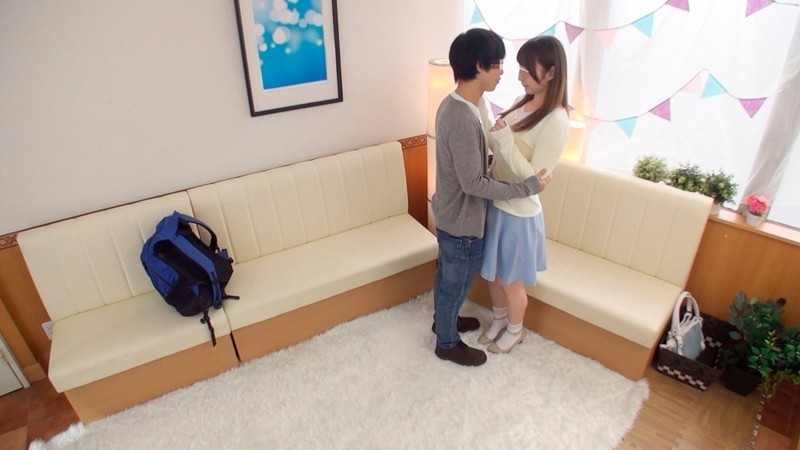 一般男女モニタリングAV 素人女子大生限定!恋人がいない大学生の男女はキスだけで恋に落ちて初対面の相手とSEXしてしまうのか?惹かれあった2人のキスまみれの完全プライベートSEXを大公開!! 画像5