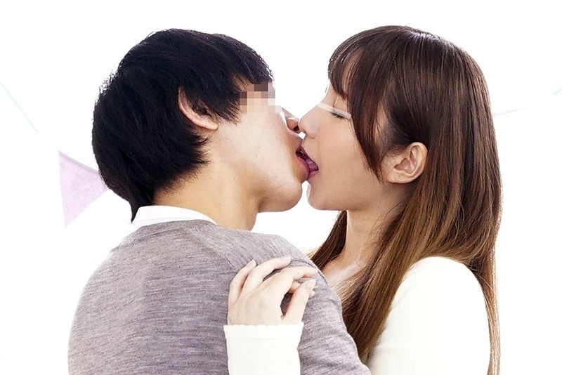 一般男女モニタリングAV 素人女子大生限定!恋人がいない大学生の男女はキスだけで恋に落ちて初対面の相手とSEXしてしまうのか?惹かれあった2人のキスまみれの完全プライベートSEXを大公開!! 画像7