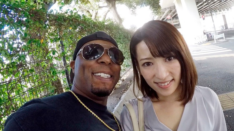 日本在住の黒人男性による素人妻口説き連れ込みメガち○ぽSEX!顔より大きい世界一強暴な黒デカち○ぽを生でねじ込まれ溜まっていた性欲が爆発した日本人妻が初めてののけぞり連続絶頂!合計52回 旦那の短小ち○ぽでは届かないま○この奥までガン突きされたご無沙汰妻は何・・・ 画像1