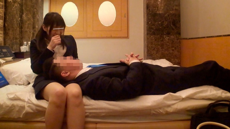 一般男女モニタリングAV 終電間際の社会人男女に突撃交渉！人妻OLは後輩男子社員とラブホテルで2人っきりになったら旦那を忘れて1発10万円の連続射精セックスしてしまうのか！？ 5 女上司の乱れた姿にフル勃起した後輩チ○ポと女を思い出した人妻オマ○コの同僚には秘密の･･･ 画像1