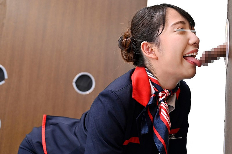 一般男女モニタリングAV しごいてしゃぶってヌキまくり!!大手航空会社勤務の憧れのキャビンアテンダントが無数に生えた壁ち○ぽの即ヌキに挑戦! 3 フル勃起ち○ぽに囲まれ恥じらいながらもオマ○コが濡れてしまった黒パンスト美脚CAはザーメンまみれでノンストップ射精S・・・ 画像4