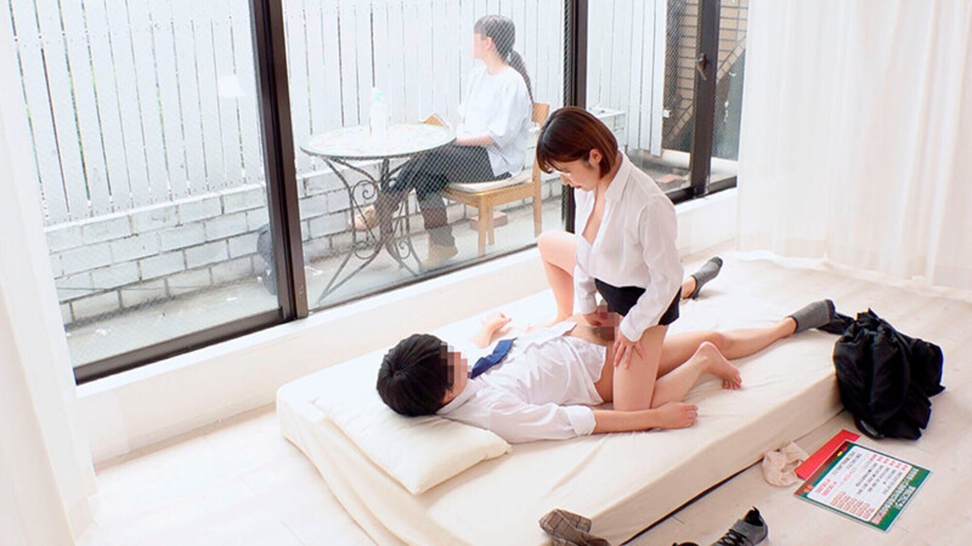 一般男女モニタリングAV 三者面談でセックスしちゃった担任の先生と生徒のその後まで追跡スペシャル マジックミラーの向こうには保護者である母親!巨乳女教師が童貞の教え子を優しい騎乗位で筆おろし中出し!!・・・した後日談:生徒思いの先生が禁断のセックスにドハマりして・・・ 画像3