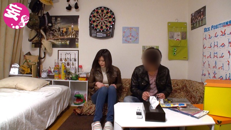 イケメンが熟女を部屋に連れ込んでSEXに持ち込む様子を盗撮したDVD。55～強引にそのまま中出ししちゃいました～ 画像2