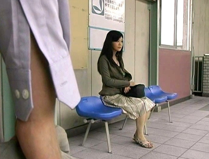 我慢できない母親たち 亭主のかわりに義理の息子/稼ぎは悪いが絶倫亭主/娘の家庭教師に手をつける母/ゴムをはめないでした不倫のつけ 画像1