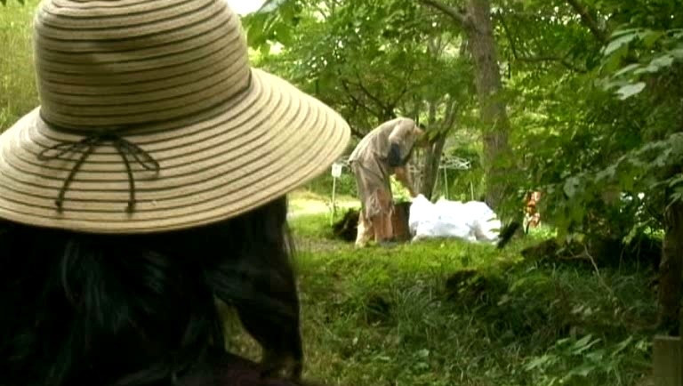公園の中の公衆便所 人妻変態痴女 画像8