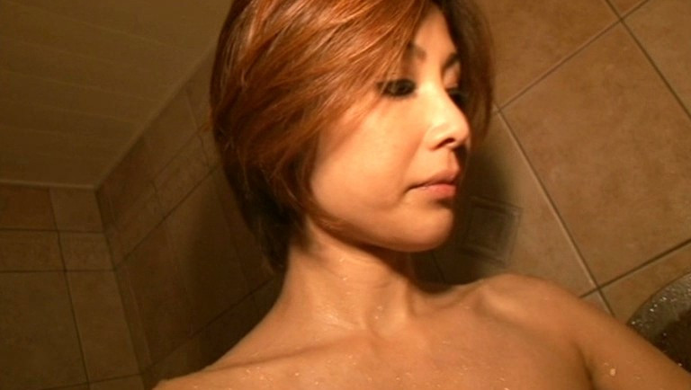業界で話題の美人すぎる熟女は息子の中出しオナホール 桐岡さつき40歳 画像7