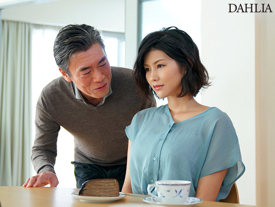 家事をしている10分間 夫にバレない様、ケモノみたいに後ろから●してっ! 隣人の旦那さんとこっそり時短W不倫性交 美乃すずめ 画像1