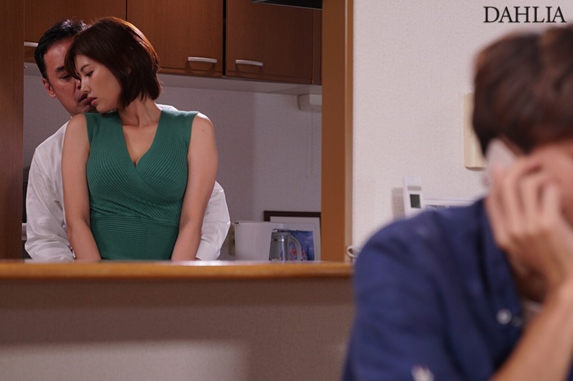 運命の再会。少しの憐れみからすべてが変わってしまった。人妻なのに・・・情けない元上司のサオに堕とされた私。 美乃すずめ 画像6