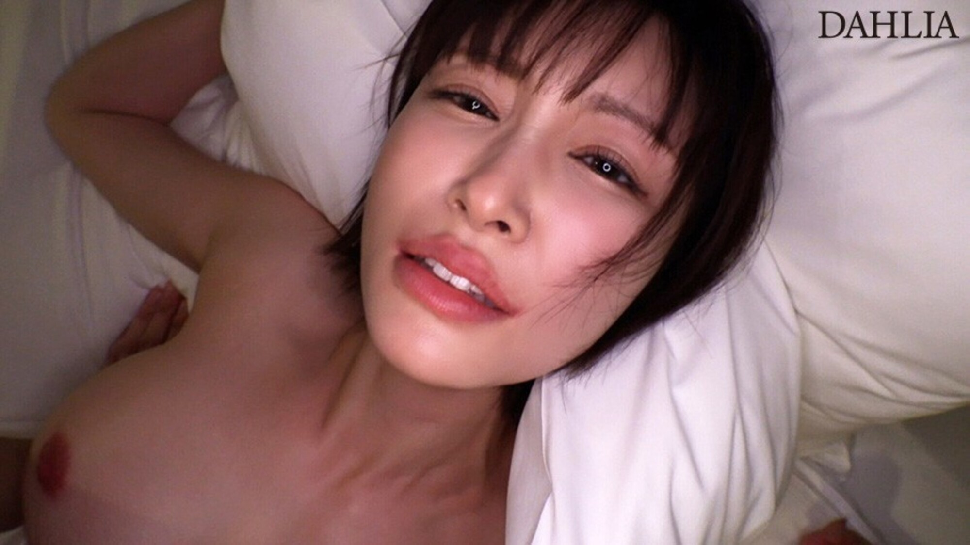 神乳素人!? 圧倒的なスタイルで男を虜にするショートカット美女 角奈保 画像3