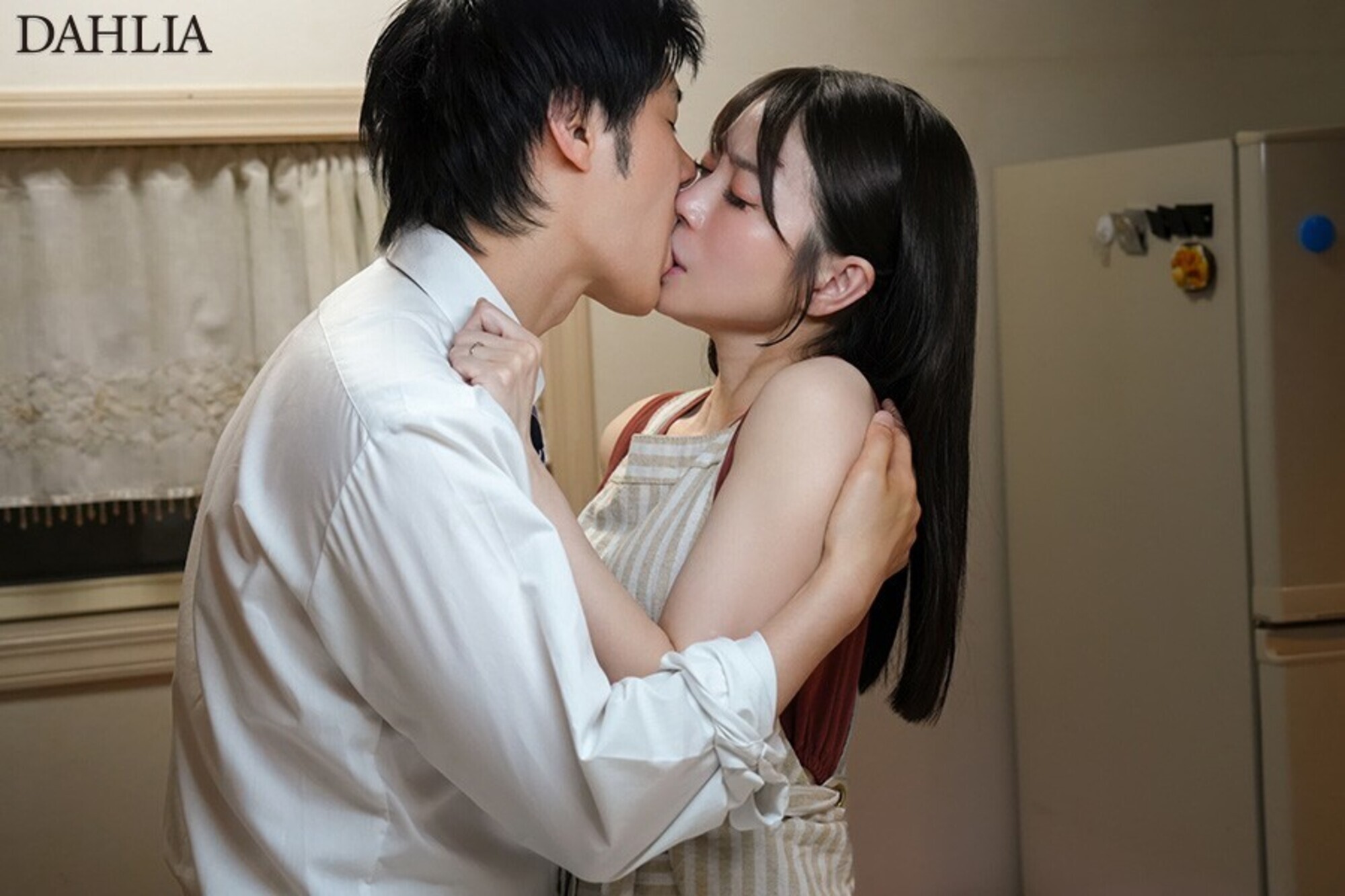 復活 糸矢めい 上司が出張で不在中、上司の妻とベロキス性交で濃密に求め合った日々･･･。 糸矢めい 画像1