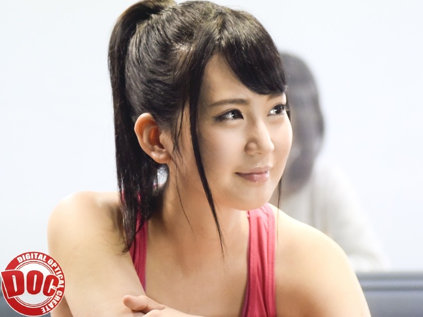 マジックミラーの向こうには信頼するコーチの奥さん・・・陸上部に所属する美人アスリート&真面目なコーチが2人っきりで内緒でこっそりエッチなゲームにチャレンジ!鍛えられた肉体が敏感すぎてコーチのチ〇ポもカッチカチ!?お金の為ならどこまでヤレるの!?SEX出来れば即賞金!! 画像5