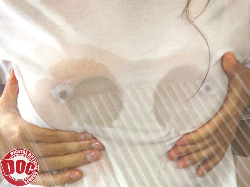 Tシャツが濡れてしまう程、ガラスに押し付けられたスケスケ巨乳を見た僕は・・・ 画像2
