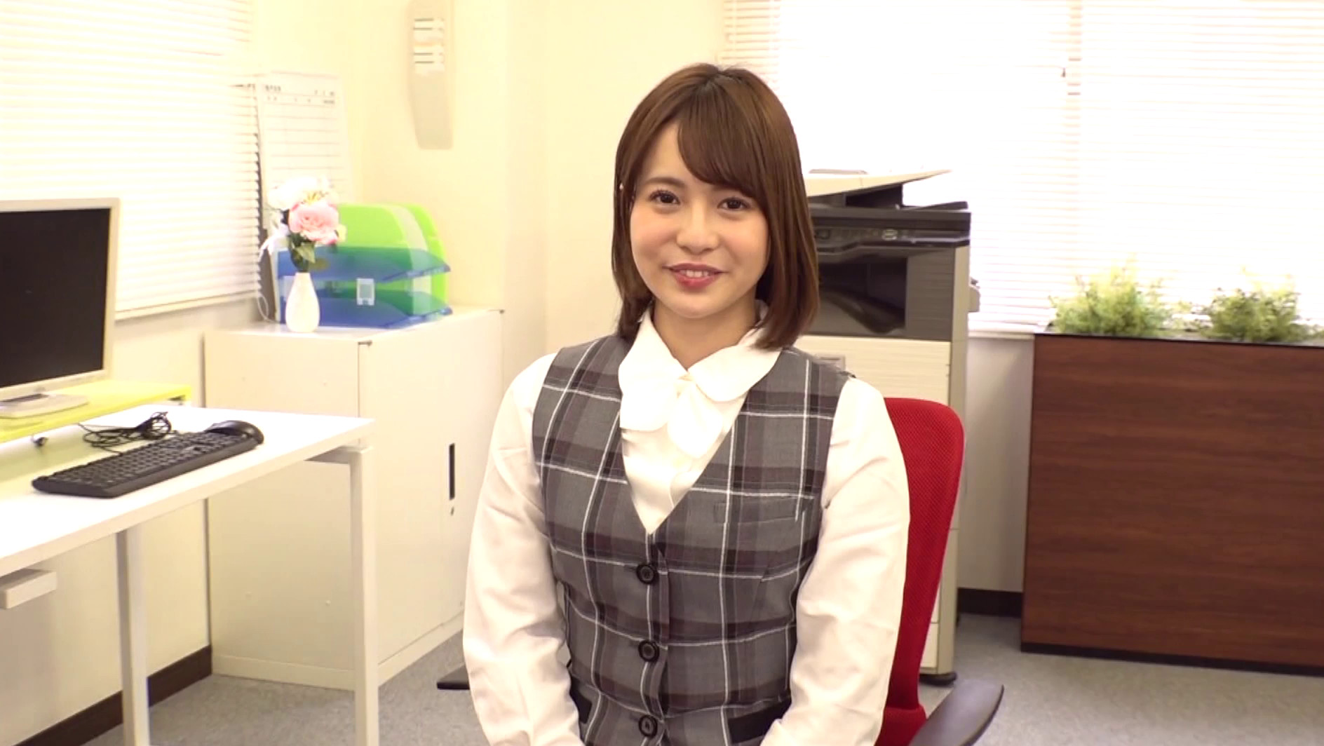 DOC的発掘AV出演!! Volume.03 「イラマチオして」とは彼氏に言えず悶々とした日々に耐えきれず意を決して応募してきた美巨乳美脚銀行員 ゆめ24歳 画像1