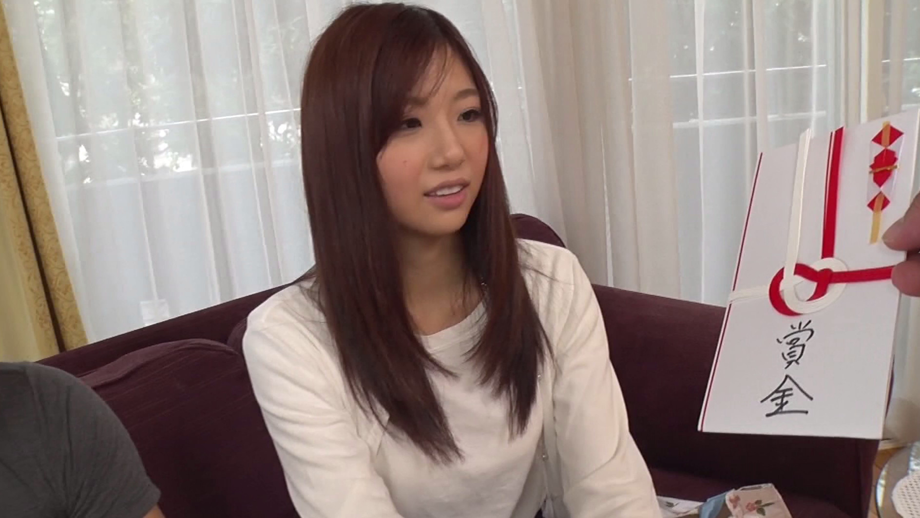 恥ずかしがり屋の素人お嬢さん!こっそり媚薬を塗りたくったチ●ポをヌルヌル素股してくれませんか?~マ●コからありえないほどのマン汁が溢れちゃった薬に弱すぎ清楚娘編~ 画像1